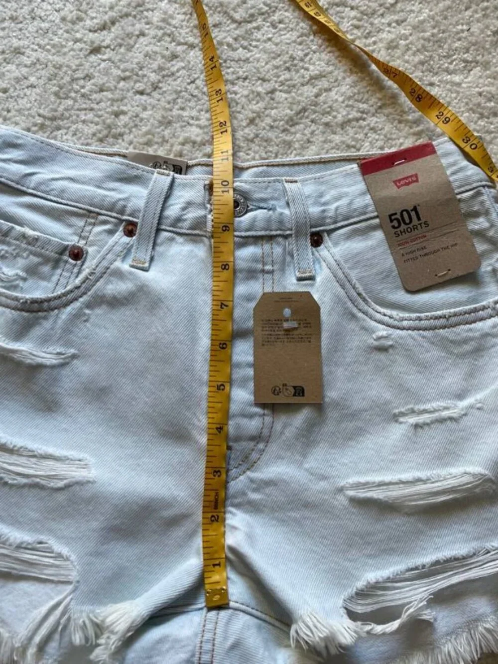 NWT Levi's 501 High Rise Distressed Women’s Denim Shorts Size 26 - Picture 8 of 11